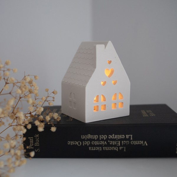 GINGERBREAD HOUSE